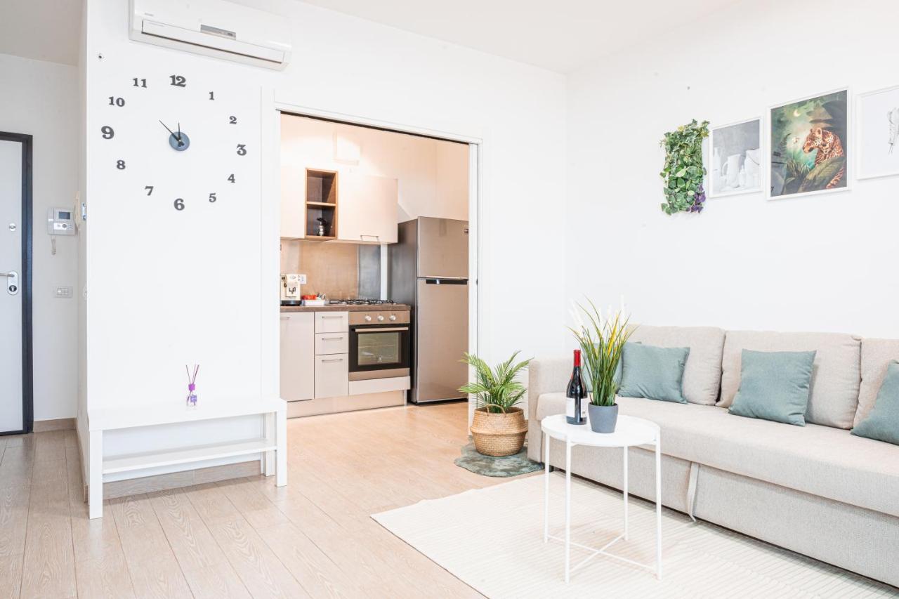 Apulialux - Elegant Apartment Con Netflix Bari Exterior photo