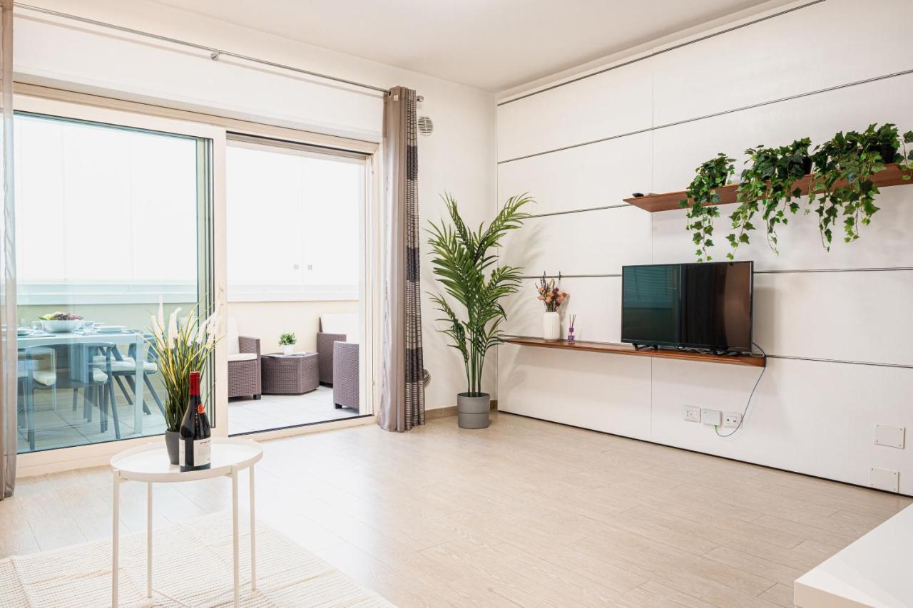 Apulialux - Elegant Apartment Con Netflix Bari Exterior photo